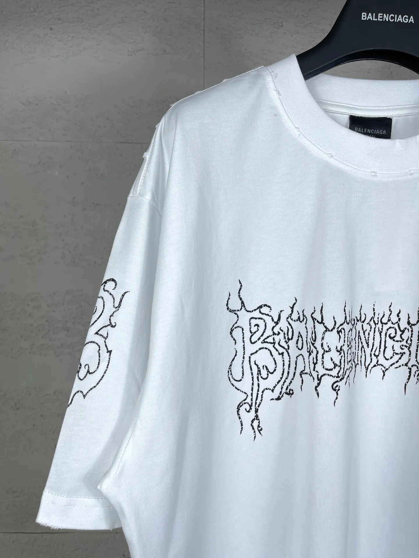 【 . Quality】BALENCI*GA/ .2024New Arrival LOGO T 。 . Authentic ， ！ ZP 。 260 ， . ， ，。 。Classic LOGO ， ， 。 . ， ， ， OS . Same Style ：BL 233303 ：Black，White，Yellow， Size：XS L